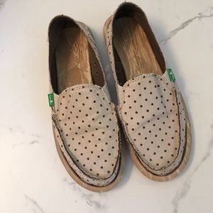Sanuk shoes
